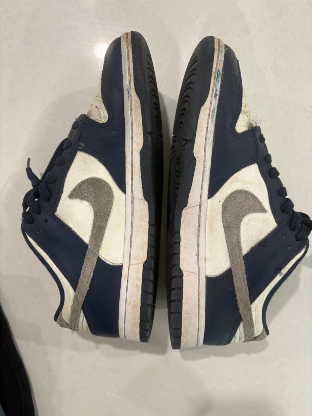 Nike Air Force – Navy & White – Men's Size 9 - Picture 6 of 8